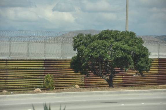 O muro que separa Tijuana, no México, de San Diego, nos Estados Unidos